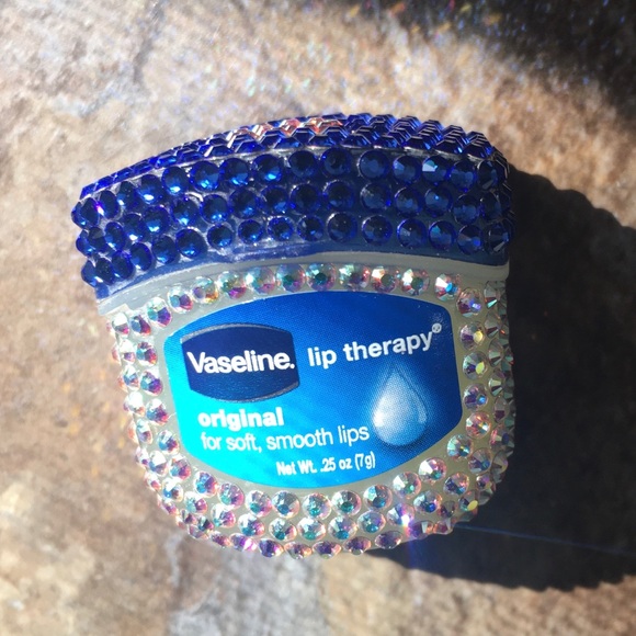 Limited-Edition Swarovski Crystal Lip Therapy - Picture 5 of 7